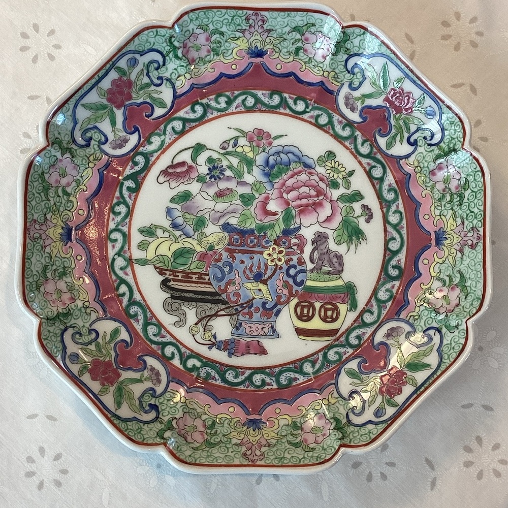 Vintage Medallion Chinese Porcelain Plate with rare shaped rim